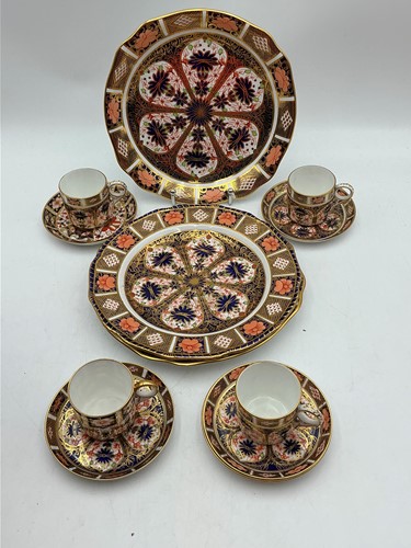 Lot 8 - A group of Royal Crown Derby 1128 pattern...