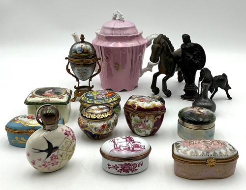 Lot 71 - Ten various porcelain snuff boxes and a...