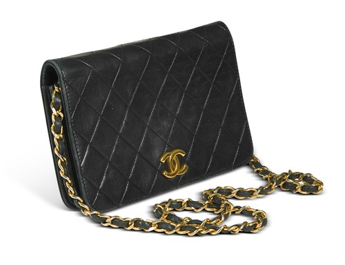 Lot 126 - A Chanel diamond quilted wallet on a chain