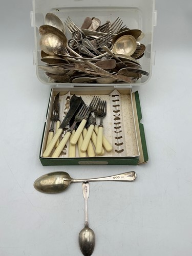 Lot 322 - A quantity of electroplated table flatware, to...