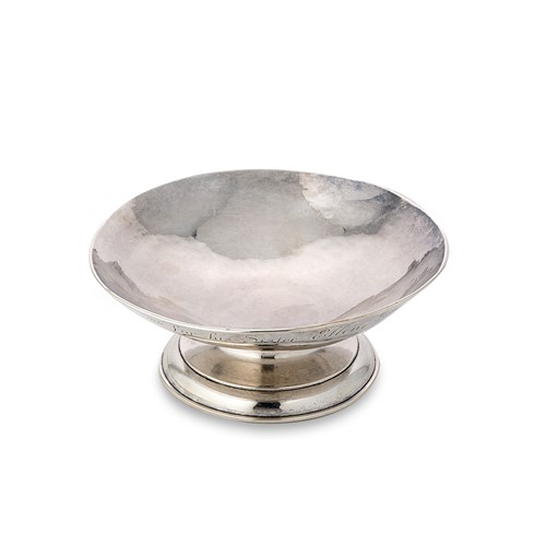Lot 396 - A George V silver bowl