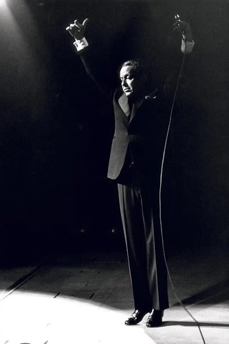 Lot 142 - Terry O'Neill (1938-2019), Frank Sinatra on Stage