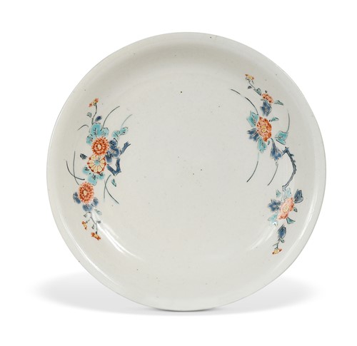 Lot 74 - A Japanese Kakiemon porcelain dish, late 17th century