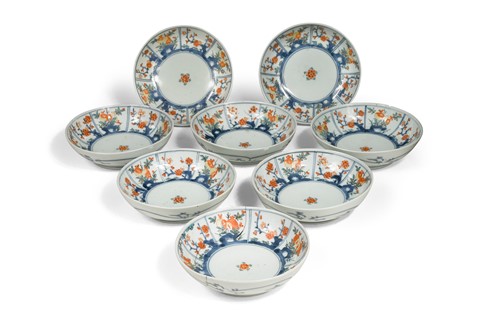 Lot 80 - A boxed set of eight Japanese Kakiemon dishes, 19th century