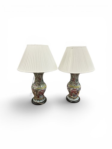 Lot 70 - A pair of decorative Chinese style vases, of...