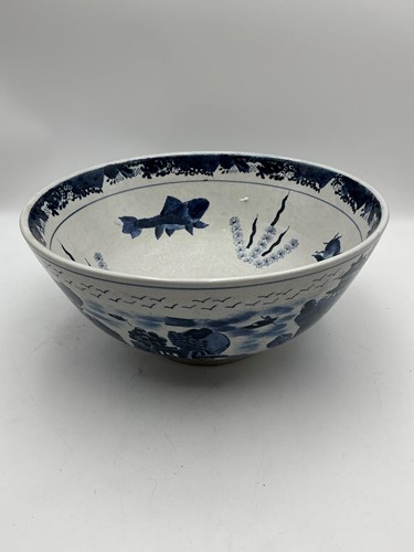 Lot 77 - A large ironstone blue and white transfer...