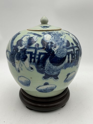 Lot 73 - A Chinese blue and white ceramic vase and...