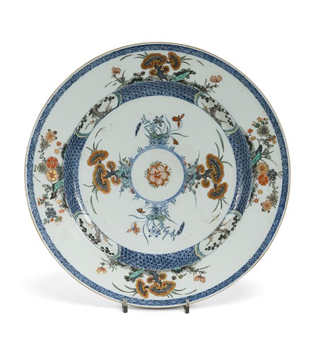 Lot 28 - A Chinese Doucai export porcelain dish, Yongzheng Emperor