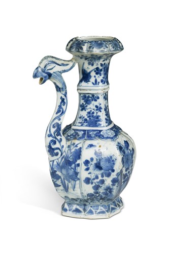 Lot 20 - A Chinese blue and white porcelain phoenix head ewer, Kangxi Emperor (1662-1722)
