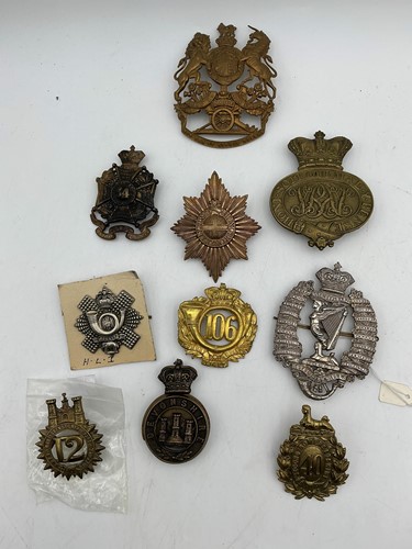 Lot 156 - Military metal badges