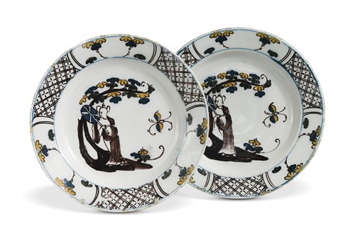 Lot 384 - A pair of Delft plates, Bristol, circa 1740