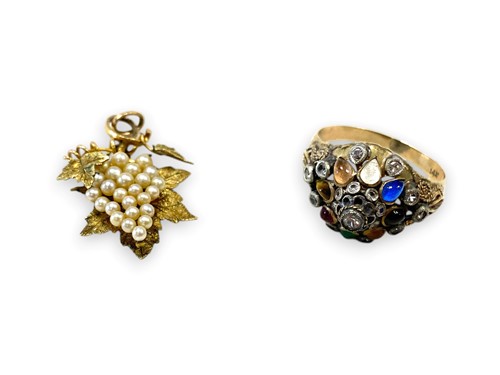 Lot 197 - A dress ring set with paste, stamped '14K',...