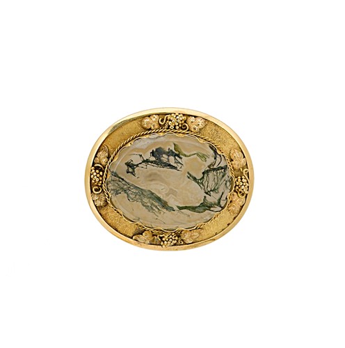 Lot 20 - A moss agate brooch