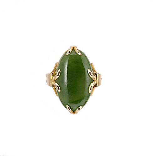 Lot 81 - A nephrite jade cocktail style dress ring