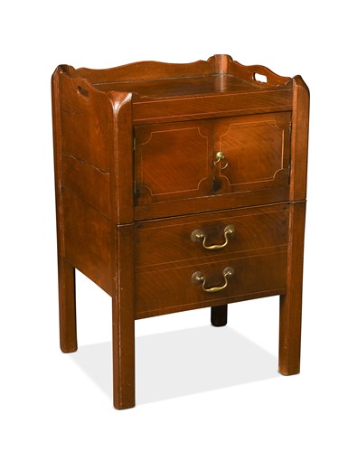 Lot 469 - A George III mahogany tray-top night cupboard