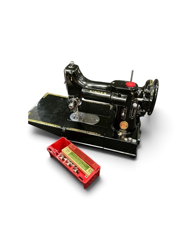 Lot 171a - A Singer 222K Featherweight Sewing Machine,...
