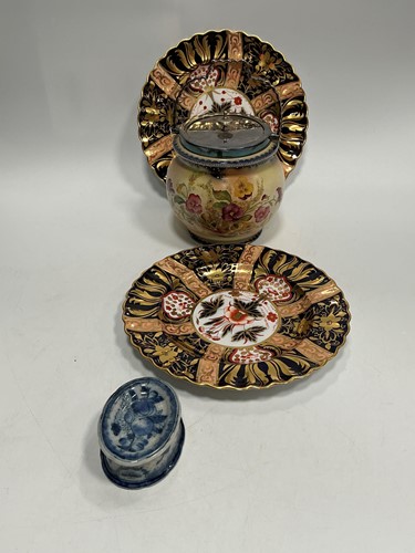 Lot 1 - A pair of Spode gilt and painted porcelain...