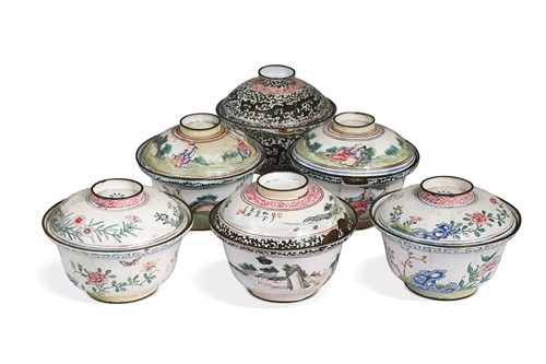 Lot 41 - Two pairs of Chinese Canton enamel bowls and covers, Qing Dynasty, early to mid 19th century