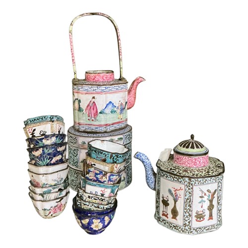 Lot 1 - A matched set of five Chinese Canton enamel...