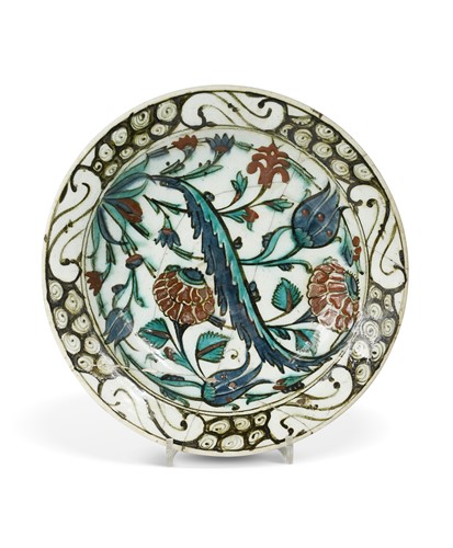 Lot 520 - A Turkish Iznik pottery dish, 17th century