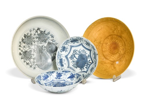 Lot 23 - Two Chinese Kraak blue and white small dishes, late Ming Dynasty, early to mid 17th century
