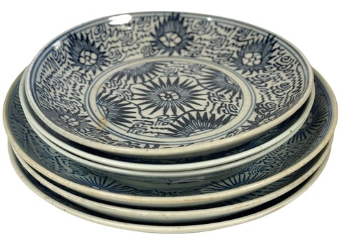 Lot 38 - Six Chinese blue and white porcelain starburst dishes, Qing Dynasty, early to mid 19th century