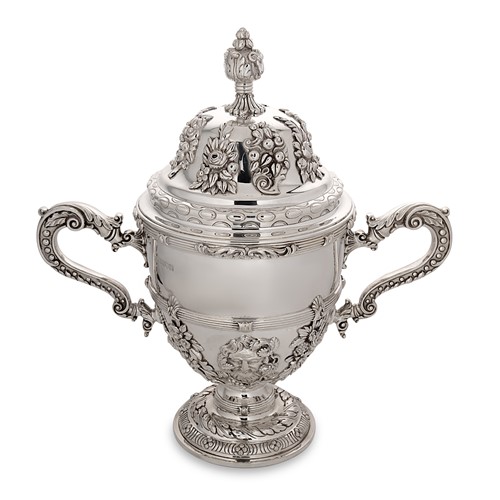 Lot 388 - Daniel & John Welby - An Edwardian silver cup and cover