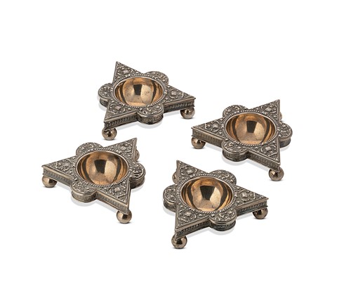 Lot 347 - A set of four Victorian parcel-gilt silver salts