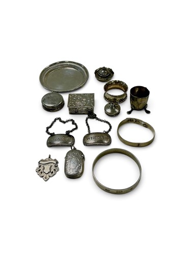 Lot 271 - A quantity of silver to include a silver pill...