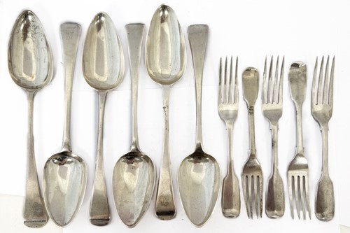 Lot 7 - A small quantity of Georgian silver flatware,...
