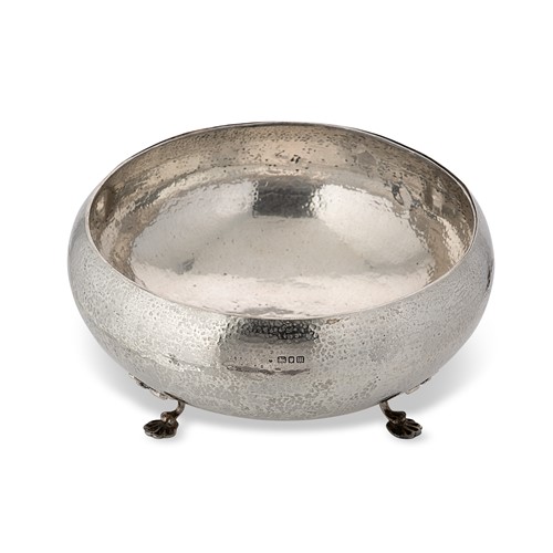 Lot 399 - A George V silver bowl