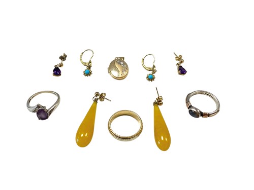 Lot 216 - A hallmarked 9ct gold amethyst ring, a two...