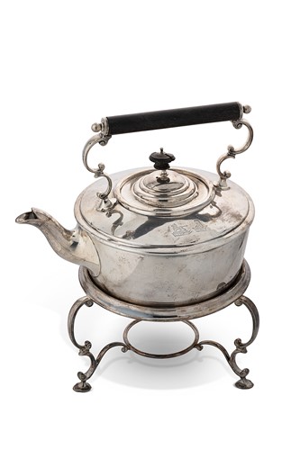 Lot 397 - A George V silver tea kettle