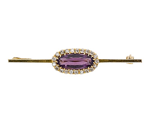 Lot 42 - An amethyst and diamond bar brooch