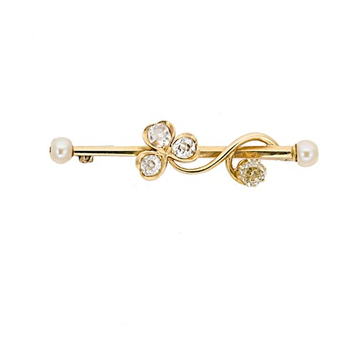 Lot 173 - An Edwardian diamond and pearl three leaf clover brooch
