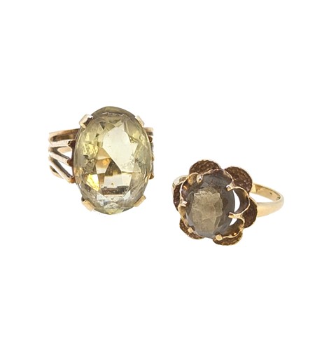 Lot 91 - Two quartz cocktail style dress rings,...