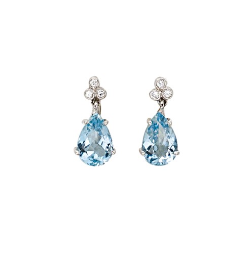 Lot 157 - Cropp & Farr - A pair of 18ct gold aquamarine and diamond ear pendants