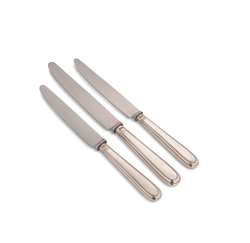 Lot 422 - Richard Comyns - Twenty Four Elizabeth II silver handle table and dessert knives