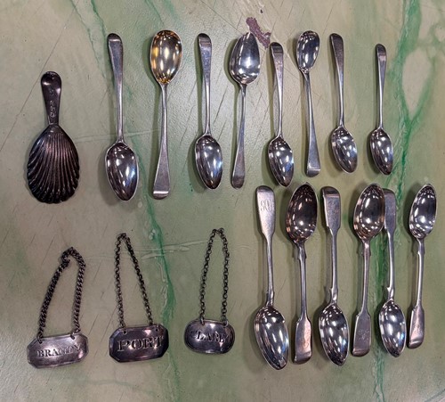 Lot 272 - Fourteen silver tea and coffee spoons, 18th...
