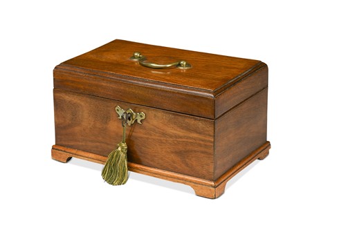 Lot 613 - A George III mahogany tea caddy, converted to a jewellery casket