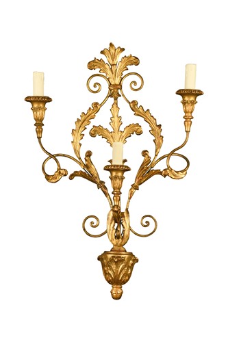 Lot 511 - A giltwood three light girandole, 20th century