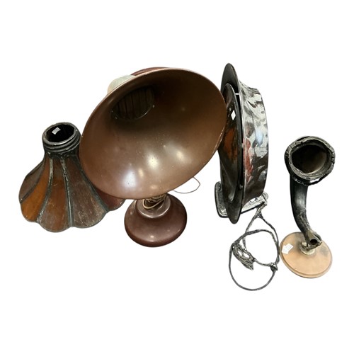 Lot 224 - 1930s bakelite speaker, another bakelite...