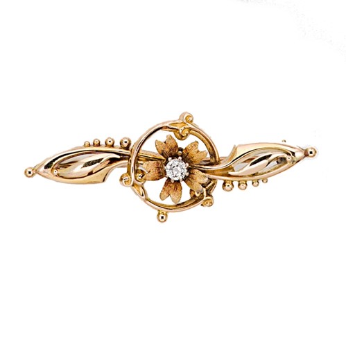 Lot 99 - A 15ct gold Edwardian diamond brooch