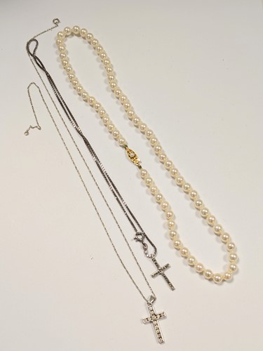 Lot 340 - A cultured pearl necklace with a hallmarked...