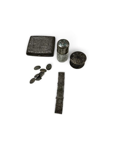 Lot 281 - A small collection of silver and white metal...