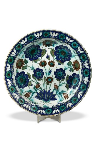 Lot 641 - A Cantagalli Iznik Damascus style bowl, 19th century