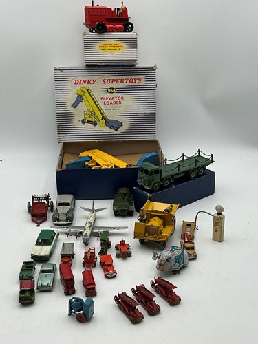 Lot 108 - A collection of Dinky toys