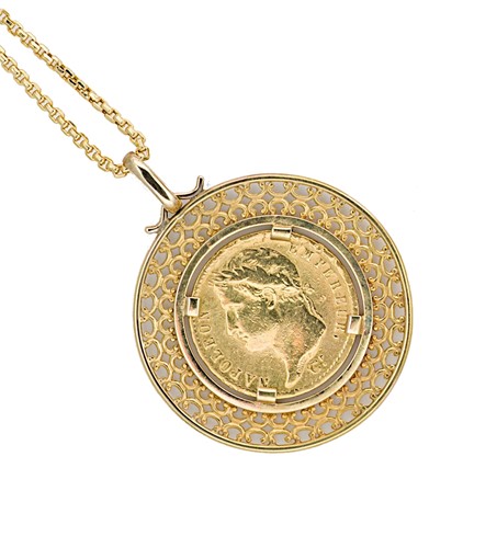 Lot 195 - A French 20 Franc gold coin pendant and chain