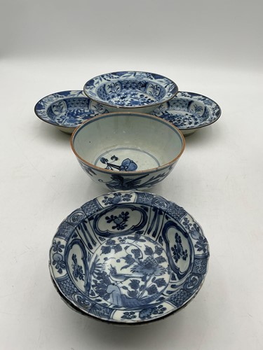 Lot 4 - Items of Chinese blue and white porcelain to...
