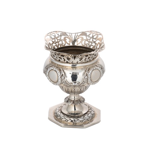 Lot 383 - An Edward VII silver vase